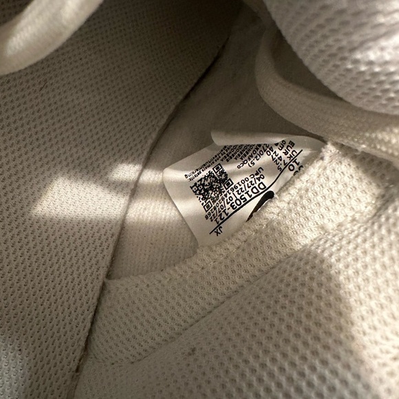 Nike White and Cream Sneakers size 10W 8.5M - Picture 5 of 5